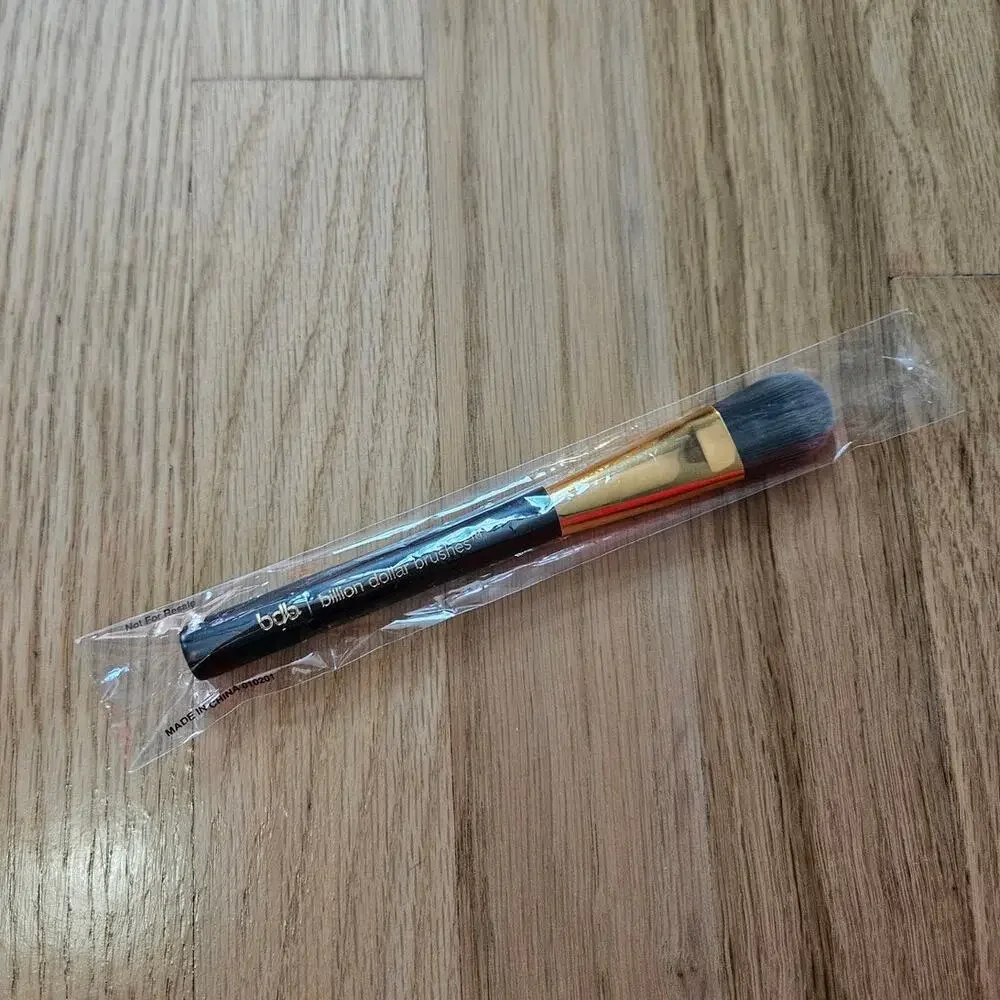 NEW! BDB Billion Dollar Brushes Foundation Brush